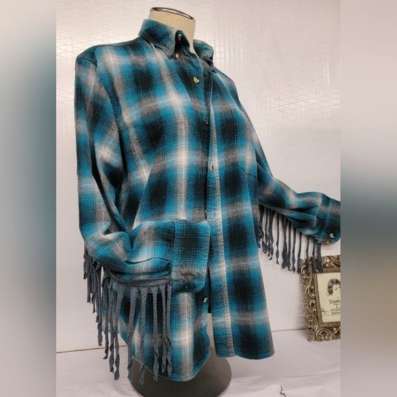**SOLD**Stevie Nicks Upcycled Reworked Flannel Shirt Jacket Shacket - Picture 7 of 10